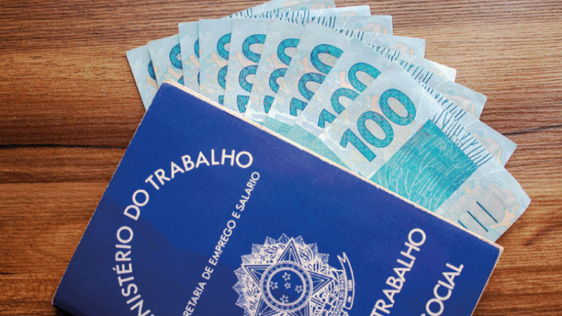 Salário médio em 2021 é de R$ 2.433