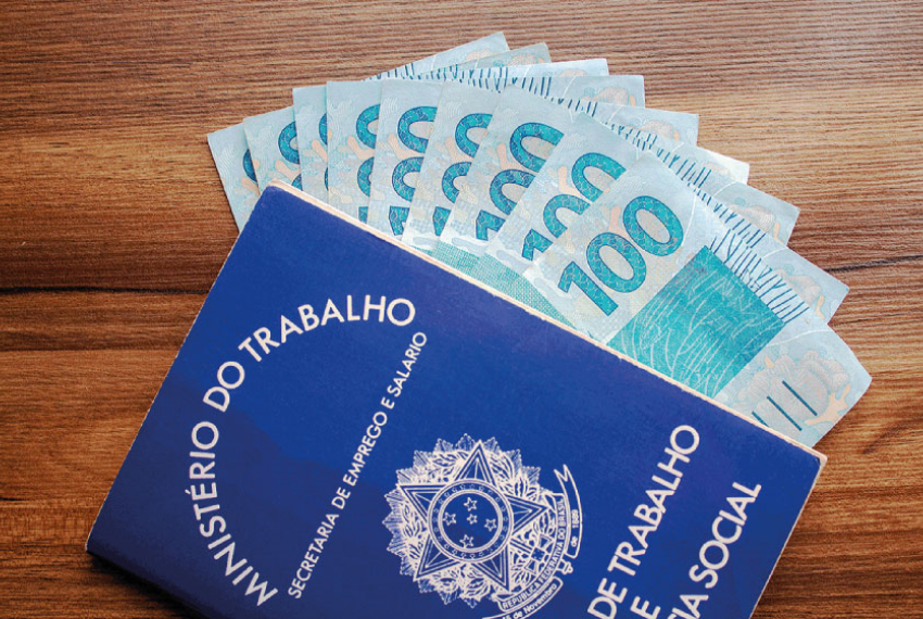 Salário médio em 2021 é de R$ 2.433