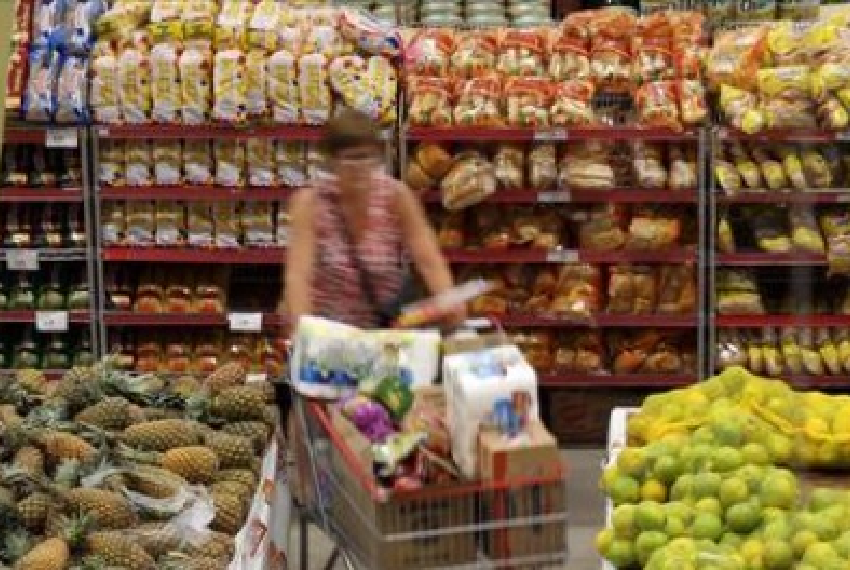 Preço médio dos alimentos básicos cai quase 10% em setembro nos supermercados em 2 meses