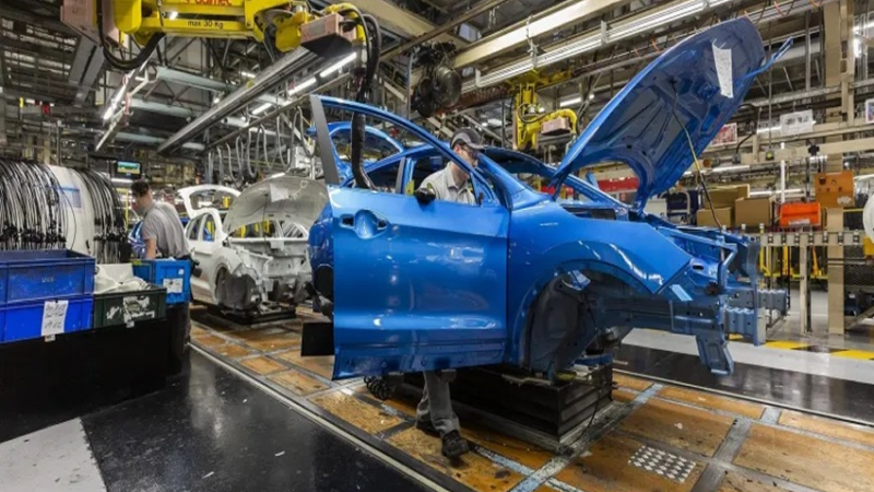 Produção Industrial cai em 6 de 15 locais checados em novembro, diz IBGE.