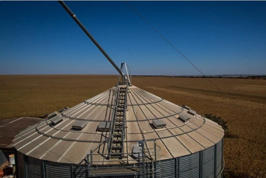 COLHEITA RÉCORDE: Brasil tem déficit de 115 milhões de toneladas em armazenagem.