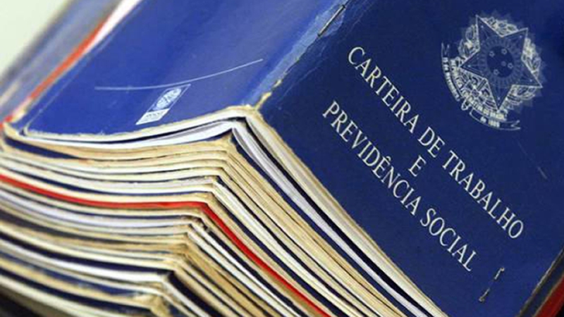 Brasil abre 155.270 vagas com carteira assinada em maio, mostra Caged