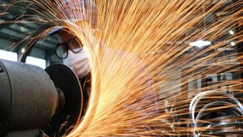 PRODUÇÃO INDUSTRIAL: A alta superou o consenso de analistas, que previa crescimento de 2,4% na comparação mensal.