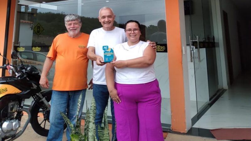 Entrega da premiação “PARCERIA DE SUCESSO 2025” para a Autoescola Cativa