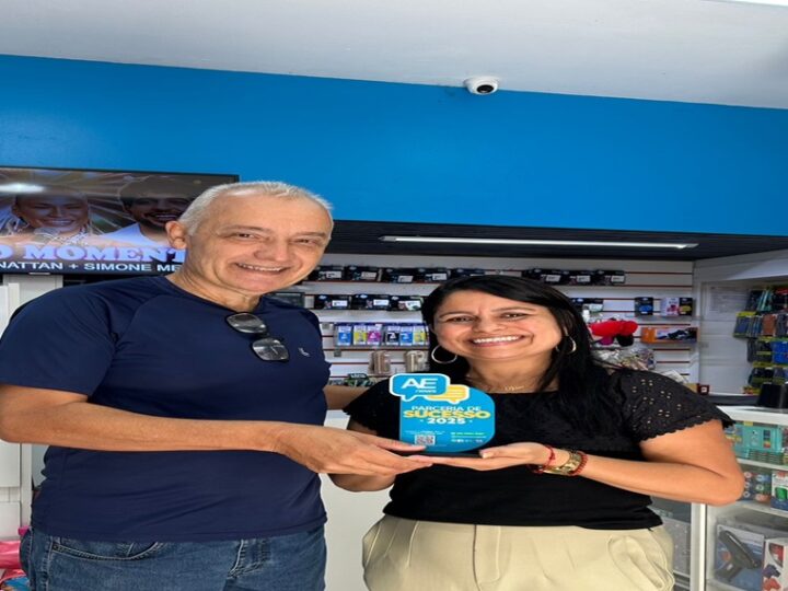 Entrega da premiação “PARCERIA DE SUCESSO 2025” para a loja World Toner
